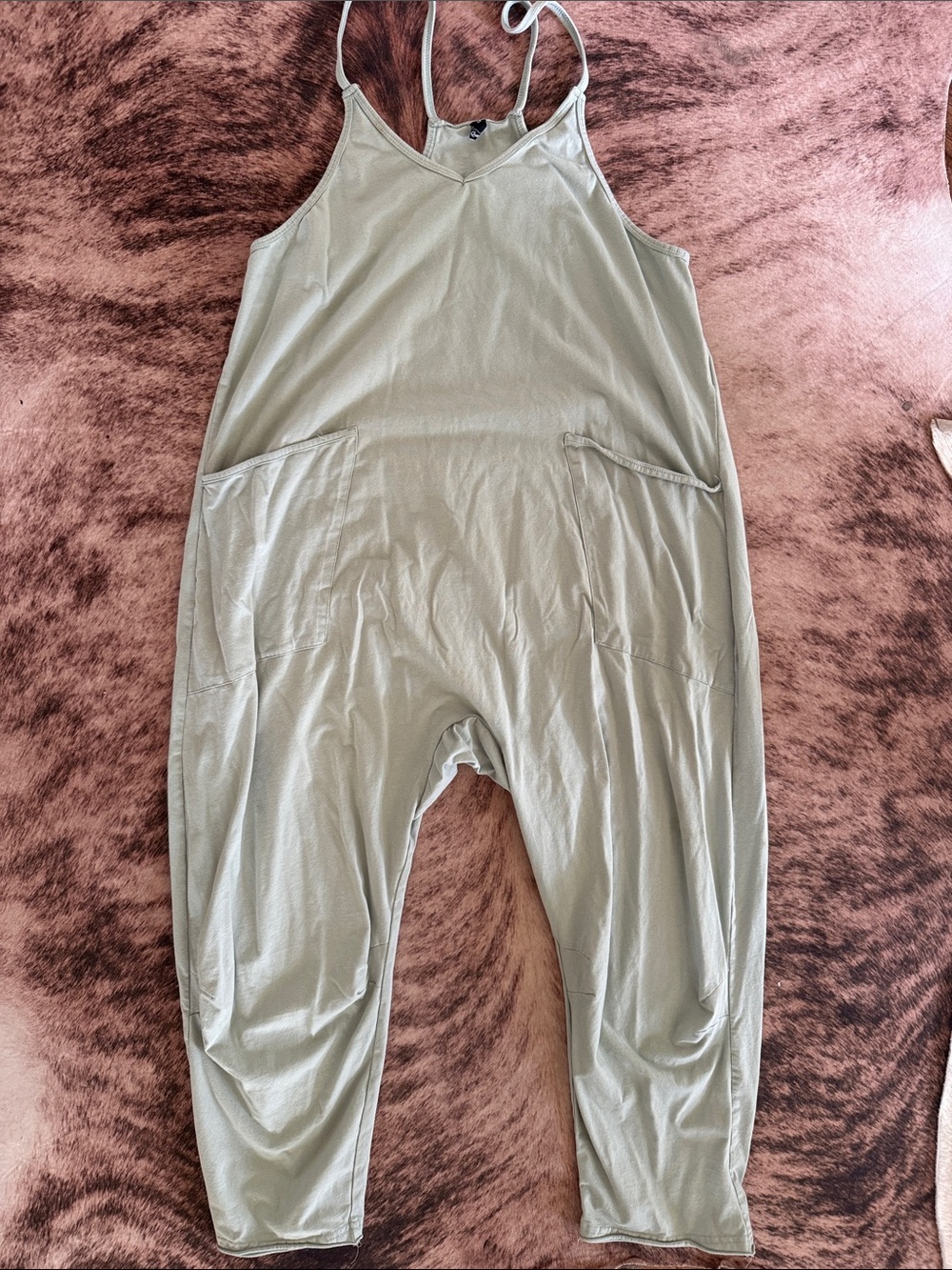 Relaxed Sage Green Women's Sleeveless Jumpsuit with Front Pockets